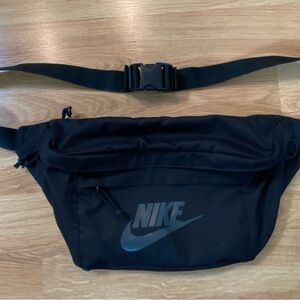 NIKE Black Tech Hip Bag/Fanny Pack/Crossbody Bag Unisex